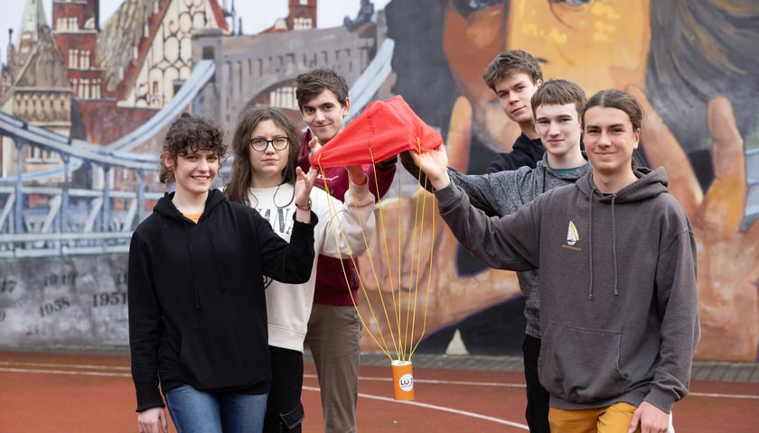Zespół z III LO: Hanna, Weronika, Dominik, Mateusz, Michał i Szymon