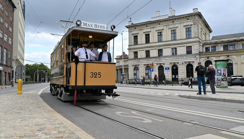 Tramwaj Maximum z 1901 roku wyremontowany przez Klub Sympatyków Transportu Miejskiego