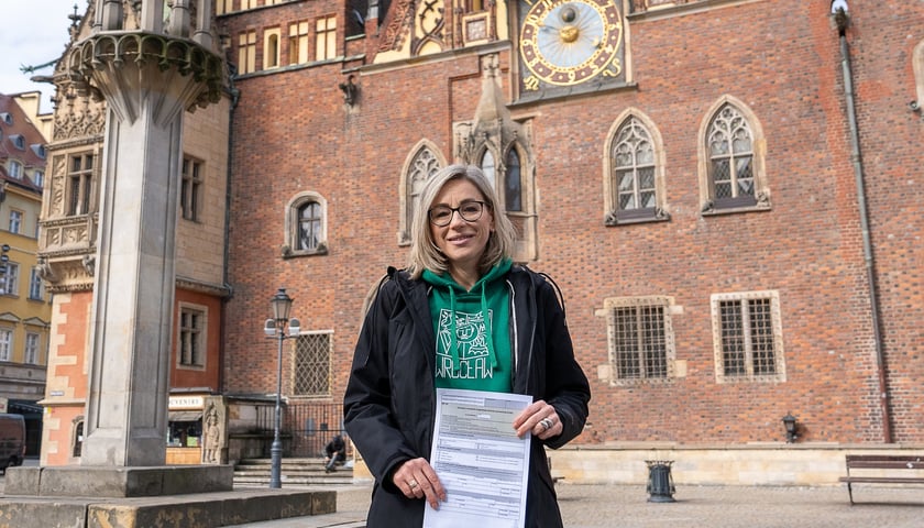 Pani Iwona mieszka we Wrocławiu i tu rozlicza swój PIT - wie, że to dzięki tym pieniądzom miasto się rozwija