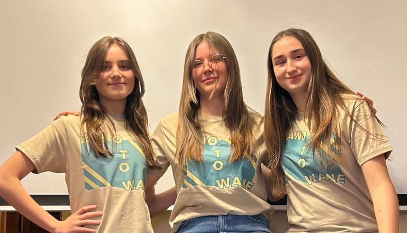 Sara, Milena i Karolina - licealistki tworzące projekt „Zanotowane”