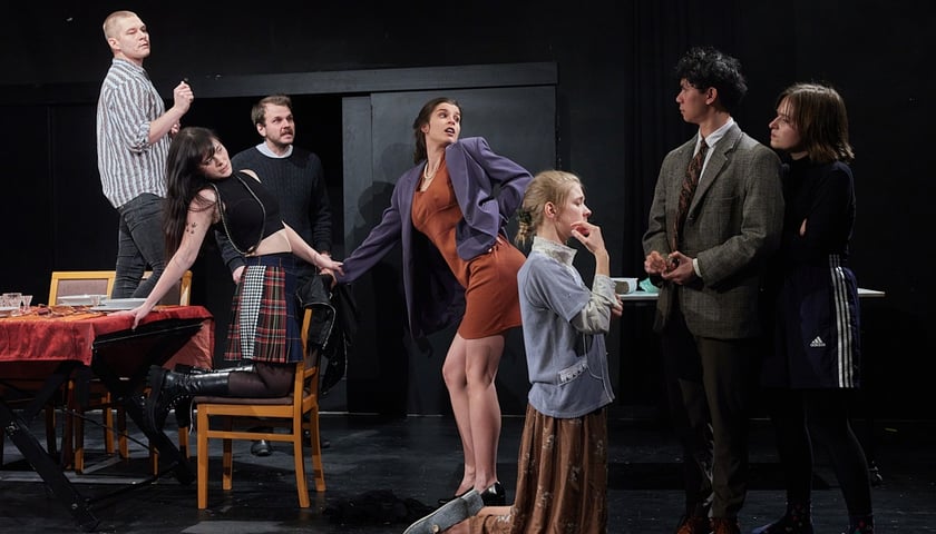 <p>Scena ze spektaklu "Pustostan" Akademii Sztuk Teatralnych</p>