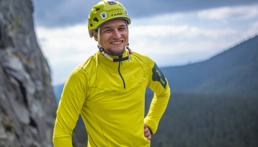 Adam Bielecki - himalaista, alpinista i taternik, zdobywca pięciu ośmiotysięczników i członek kadry narodowej we wspinaczce wysokogórskiej otworzy festiwal Równoleżnik Zero. 