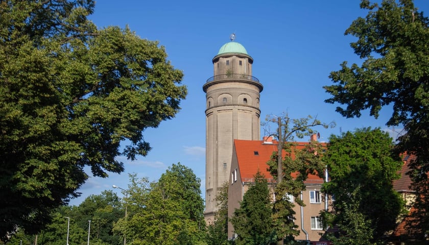 Wieża ciśnień przy ulicy Berenta na Karłowicach, zdjęcie ilustracyjne