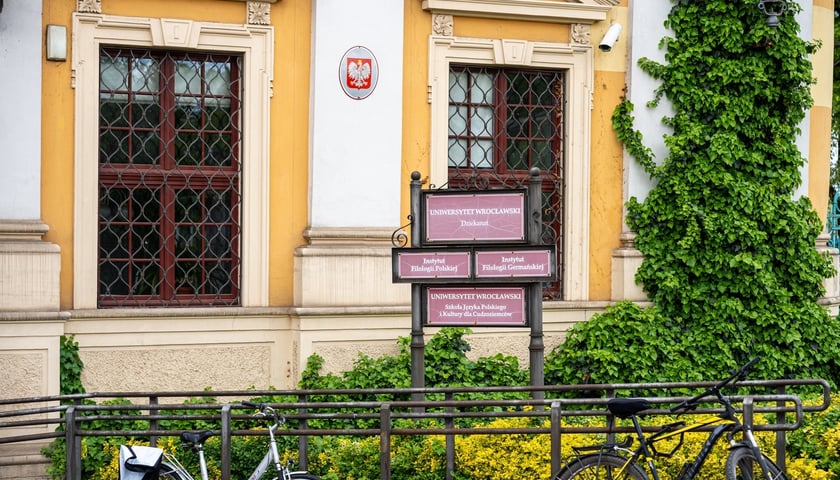 <p>Budynek Wydziału Filologii przy placu Nankiera 15&nbsp;</p>