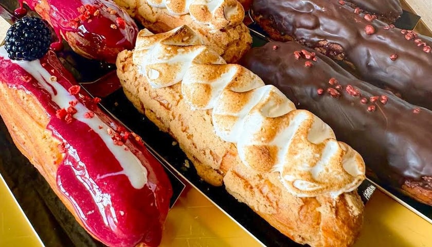 Francuskie eklery i makaroniki dostaniemy na wrocławskim Oporowie.