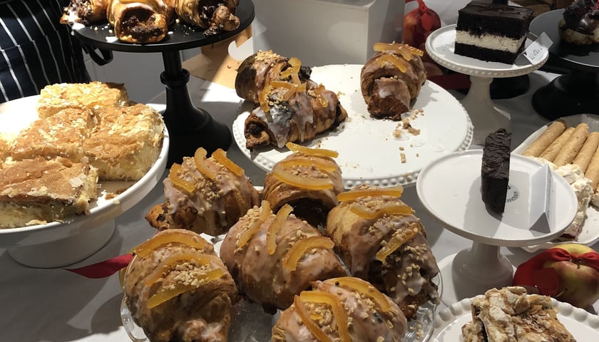 W tej wrocławskiej cukierni dostaniemy oryginalne i klasyczne ciasta oraz aromatyczne drożdżówki.