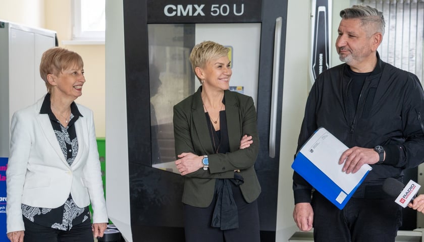 Anna Chołodecka - dyrektorka Centrum Kształcenia Zawodowego we Wrocławiu, Dorota Olearnik - dyrektorka Wydziału Zarządzania Funduszami i Jarosław Delewski - dyrektor Departamentu Edukacji