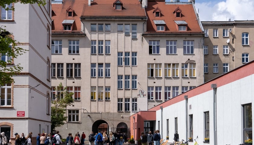 Budynek IV LO we Wrocławiu