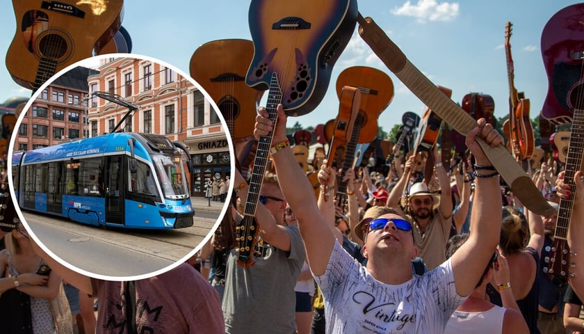 Tłum ludzi z podniesionymi gitarami (zdjęcie główne), tramwaj (zdjęcie w kółku) - zdjęcie ilustracyjne