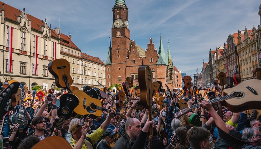 Gitarowy Rekord Świata na wrocławskim Rynku podczas 2023 r. 