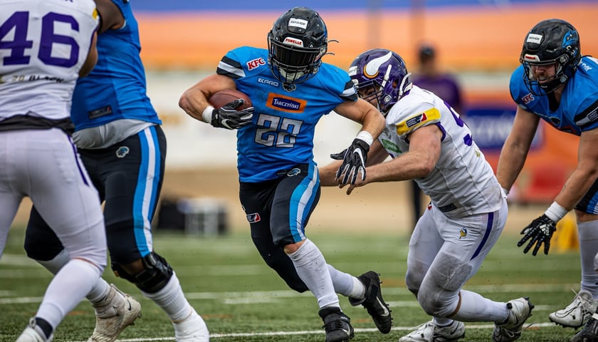 Piłkarze Śląska Wrocław i futboliści Panthers podczas meczów