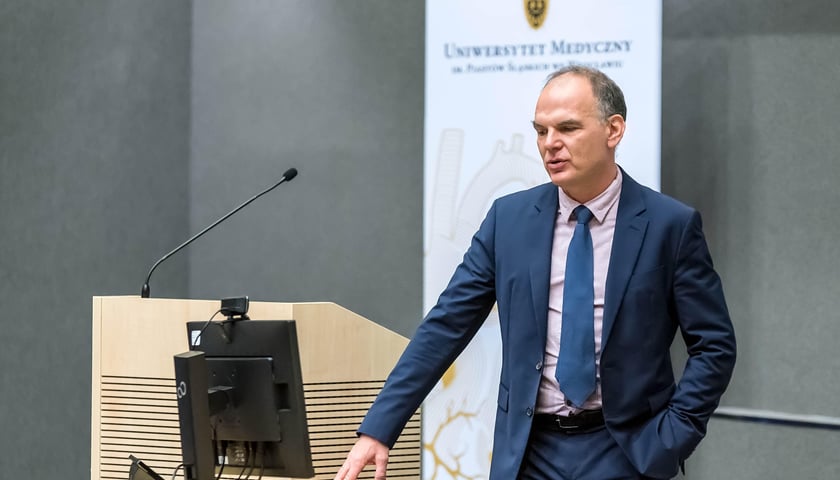 Profesor Tomasz Zatoński z Uniwersytetu Medycznego we Wrocławiu jest liderem Projektu Picture