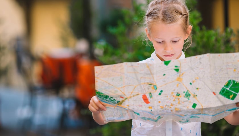 Dziewczynka z mapą