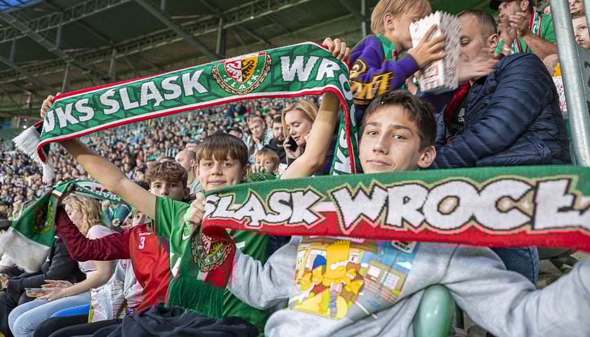 Kibice na meczu Śląska Wrocław z Cracovią na Tarczyński Arenie