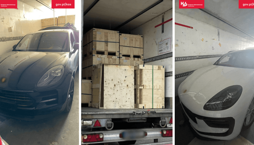 Z lewej i prawej skradzione auta marki Porsche, w środku palety w naczepie tira
