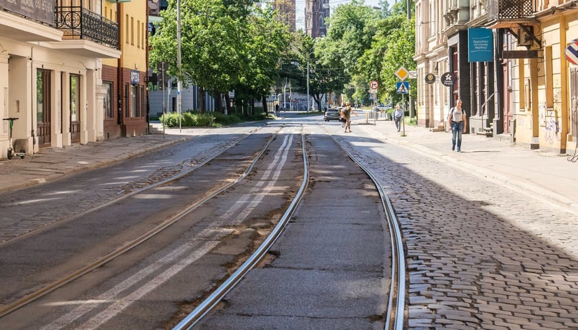 Ulica Szczytnicka, widok w kierunku Wyszyńskiego. 