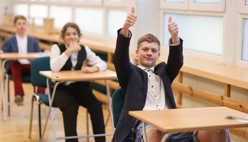 Uczniowie SP nr 29 przed egzaminem z j. polskiego