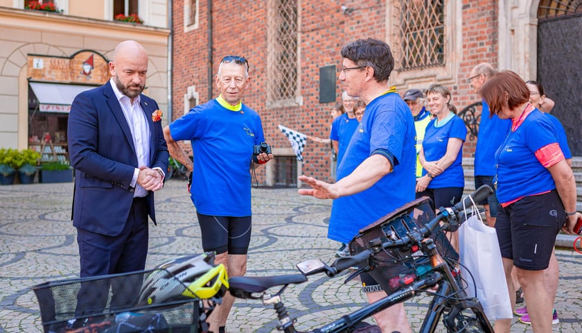 Rowerzyści z Erlangen-Hoechstadt odwiedzili Wrocław. Jadą 700 km z Berlina do Tarnowskich Gór [ZDJĘCIA]