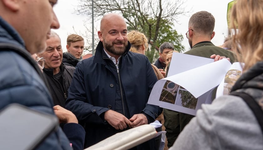 Na zdjęciu Jacek Sutryk podczas spotkania z mieszkańcami Lipy Piotrowskiej