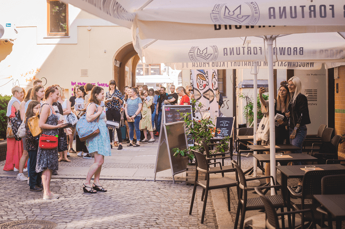 Uczestnicy Międzynarodowego Festiwalu Kryminału w klubie "Proza" w Przejściu Garncarskim podczas zeszłorocznej edycji