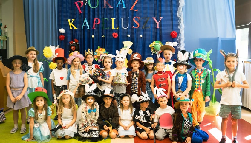 Dzień z „Alicją w Krainie Czarów” w Przedszkolu nr 149 „Tęczowa Polanka” we Wrocławiu