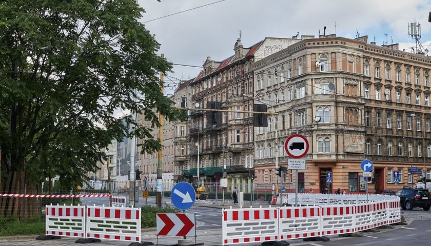 Początek przebudowy Pomorskiej i Staszica, sierpień 2022