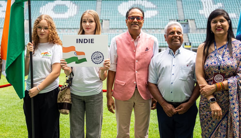 dzień Paszportu 2024 na Tarczyński Arena we Wrocławiu. W środku: Kartikey Johri, Konsul Honorowy Indii we Wrocławiu