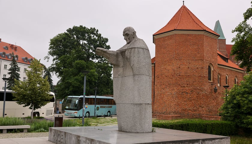 Pomnik papieża Jana XXIII we Wrocławiu