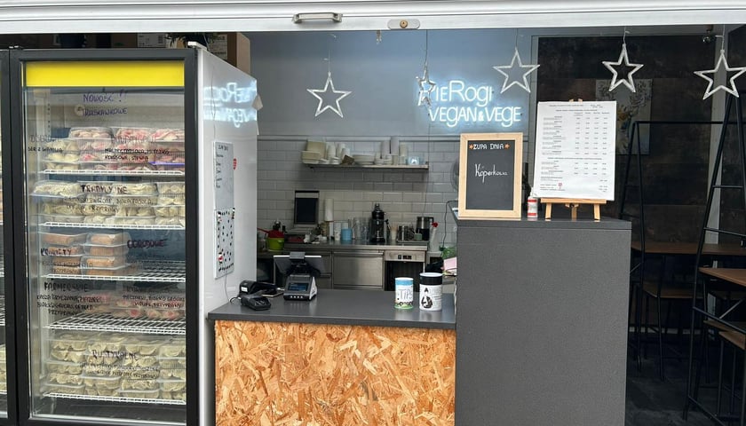 W PieRogi Vegan & Vege to niewielki lokal w Pasażu Zielińskiego we Wrocławiu.