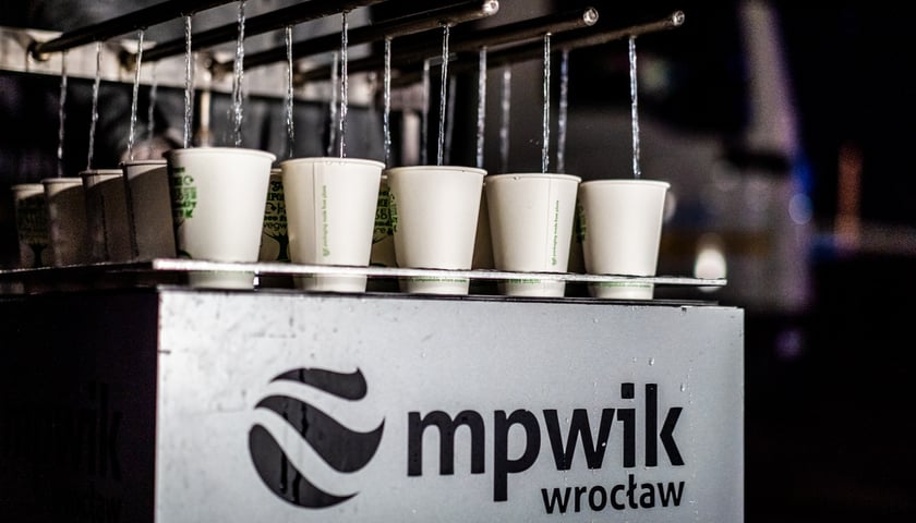 Nalewaki z kranówką na półmaratonie