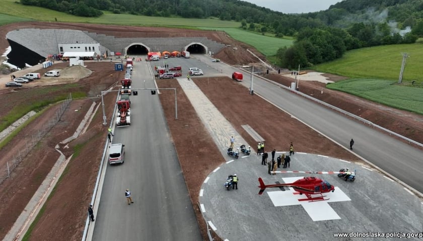 Ćwiczenia ratownicze w nowym tunelu na trasie S3