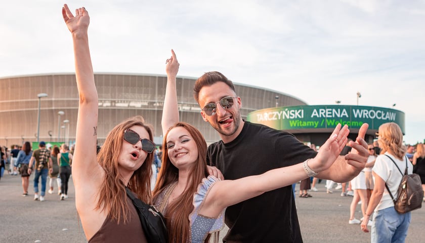 Koncert Dawida Podsiadły na Tarczyński Arena, 08.06.2024. Tłumy fanów ciągną na stadion