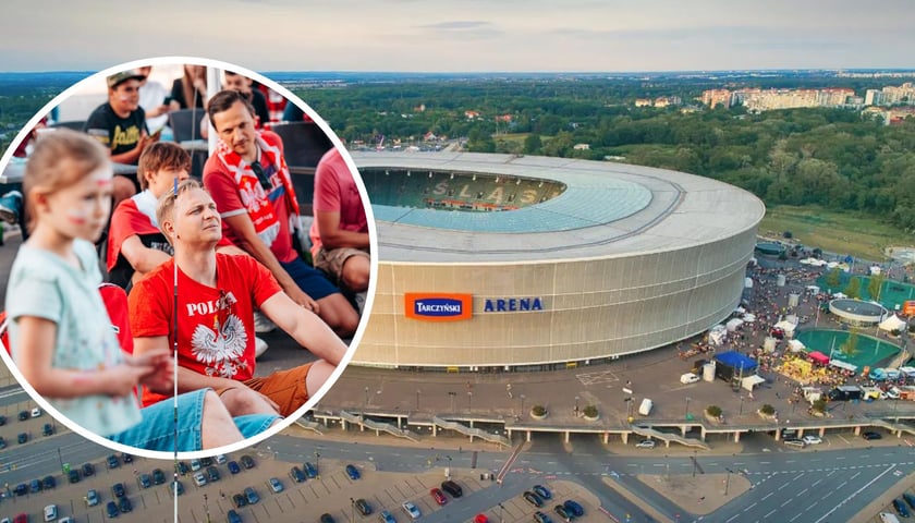 Stadion Tarczyński Arena Wrocław, w kółeczku kibice podczas meczu w strefie kibica / zdjęcie ilustracyjne