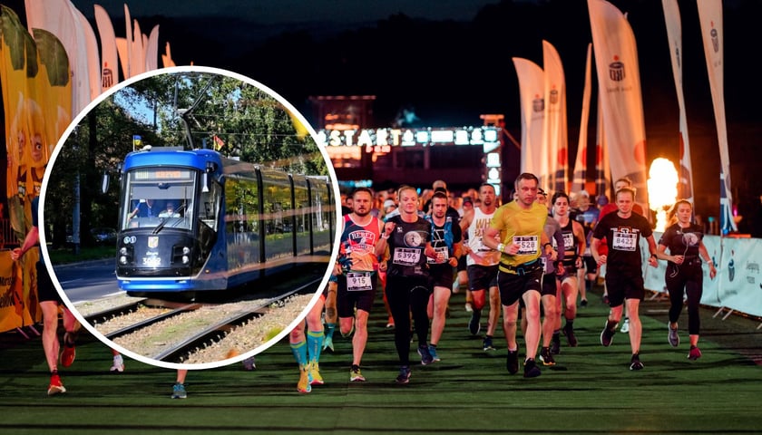 Biegacze na starcie 9. Nocnego Wrocław Półmaratonu, w kółeczku tramwaj / zdjęcie ilustracyjne