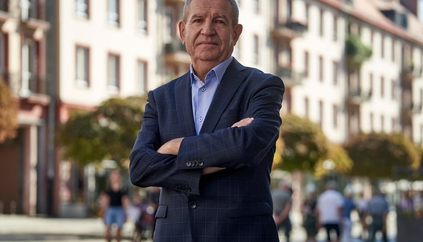 Mirosław Lach, przewodniczący Rady Nadzorczej Spółdzielni Mieszkaniowej Wrocław-Południe, dotychczasowy doradca prezydenta Wrocław ds. spółdzielni mieszkaniowych. Na zdjęciu mężczyzna w garniturze