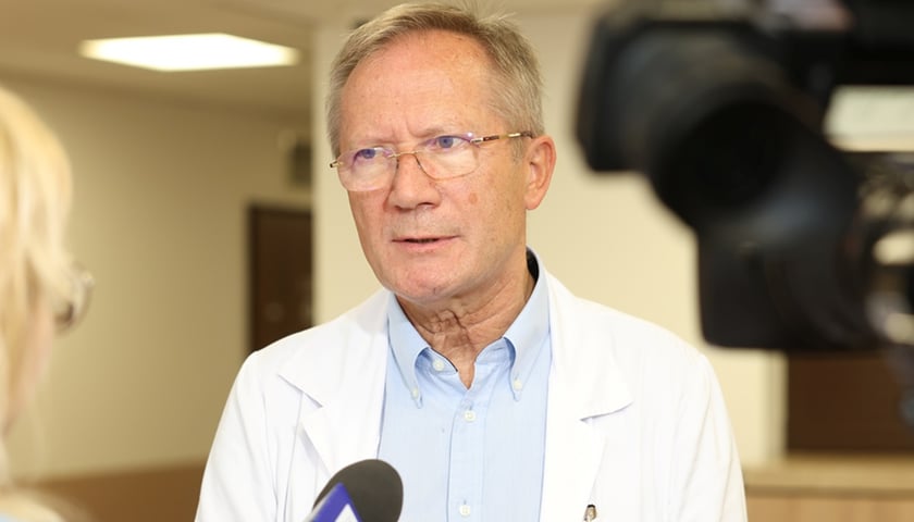 Prof. Waldemar Banasiak. Na zdjęciu mężczyzna w okularach
