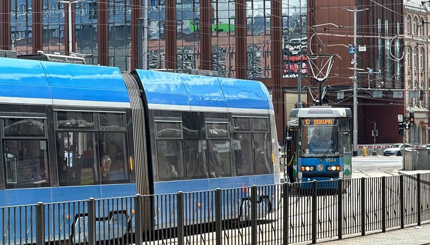 Tramwaje skierowane objazdami w stronę placu Bema
