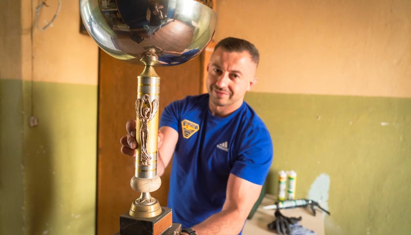 Sportowy klub zapaśniczy Lotnik znajdujący się w hali na Psim Polu przy ul. Bierutowskiej, która została właśnie zabytkiem