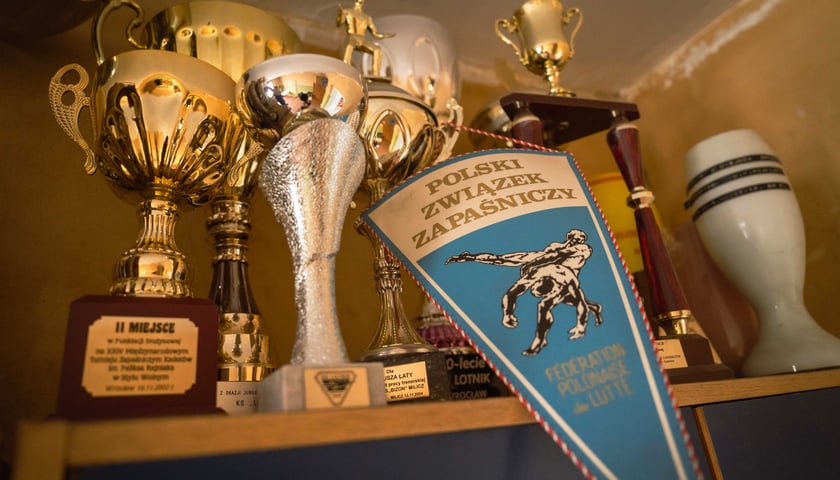 Sportowy klub zapaśniczy Lotnik znajdujący się w hali na Psim Polu przy ul. Bierutowskiej, która została właśnie zabytkiem