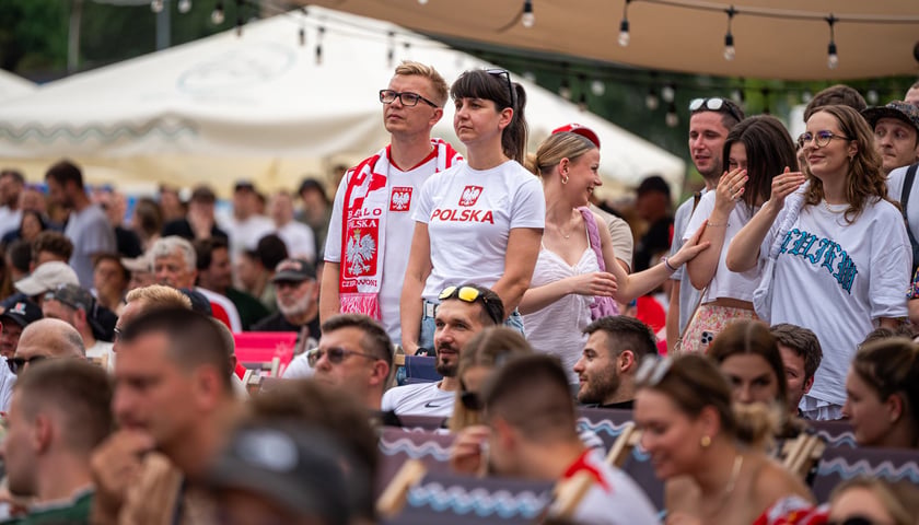 Kibice na meczy Polska - Austria w Strefie Kibica w Porcie Węglowym