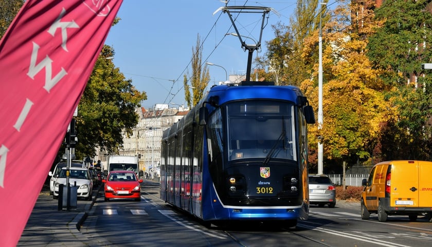 MPK Wrocław posiada 17 tramwajów Skoda 16T wyprodukowanych w latach 2006-2007. Gruntowną modernizację przeszły w latach 2021-2022.