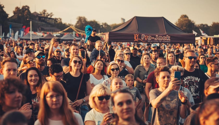 Festiwal Pasibrzucha na Partynicach - tłum uczestników / zdjęcie ilustracyjne