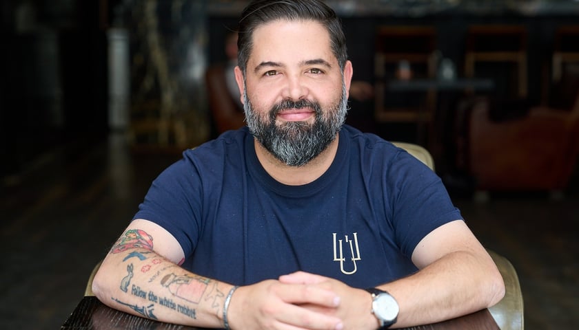 Juan Luis Fernandez, znakomity szef kuchni z Hiszpanii, kt&oacute;rego restauracje zdobyły łącznie cztery gwiazdki Michelina