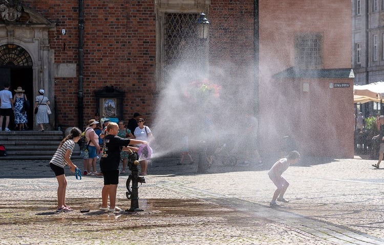 Kurtyna wodna na wrocławskim Rynku