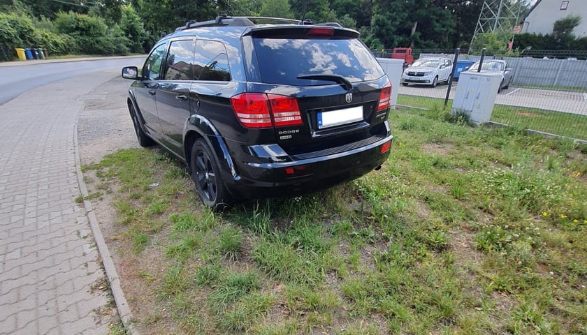 Przykłady niezgodnego z prawem parkowania