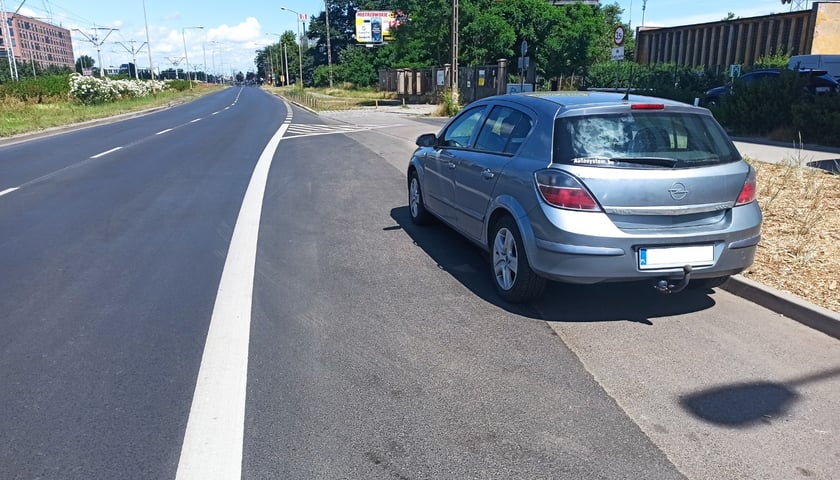 Przykłady niezgodnego z prawem parkowania