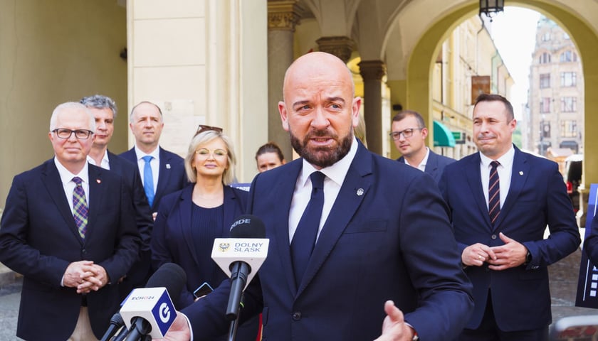 Porozumienie w sprawie kolei aglomeracyjnej wspólnie ogłosili dziś (27 czerwca) samorządowcy wojewódzcy, miejscu i powiatowi.