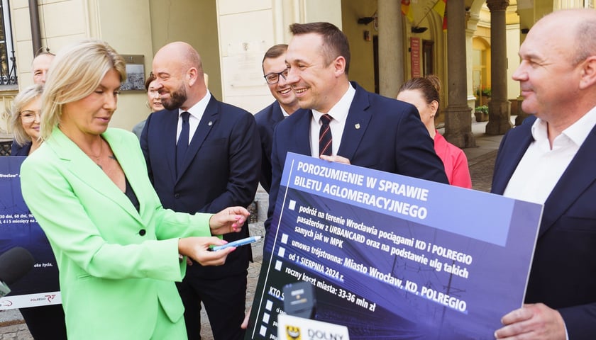 Porozumienie w sprawie kolei aglomeracyjnej wspólnie ogłosili dziś (27 czerwca) samorządowcy wojewódzcy, miejscu i powiatowi.