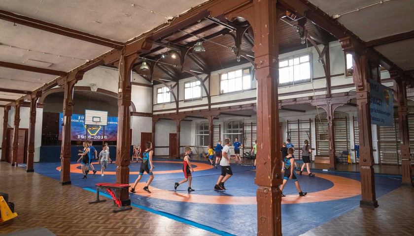 Hala KS Lotnik przy ul. Bierutowskiej 36-38