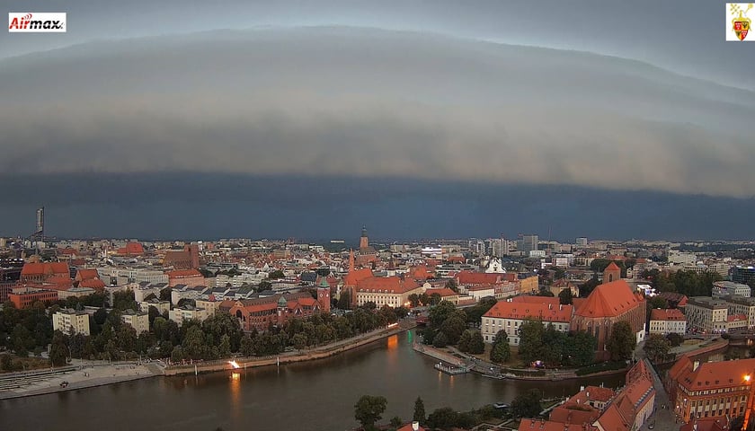 <p>Wał szkwałowy nad Wrocławiem</p>